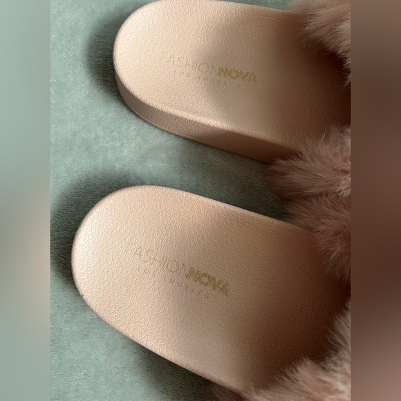 Fashionnova Faux Fur Slides - Picture 2 of 2
